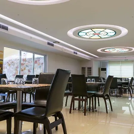 Junior Hotel Iria