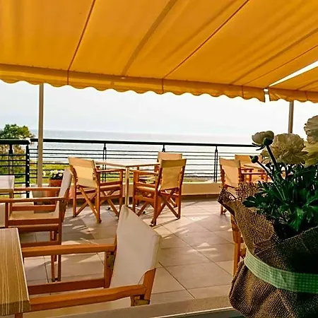 Otel Junior Íria