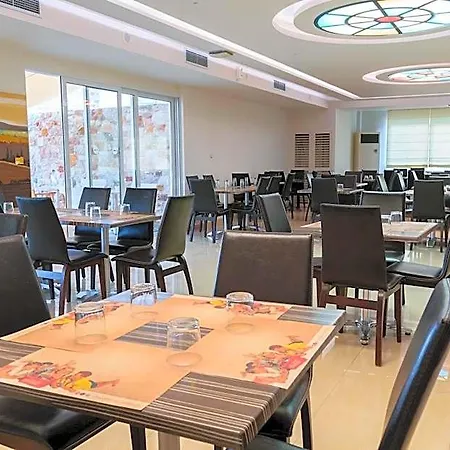 Otel Junior Íria