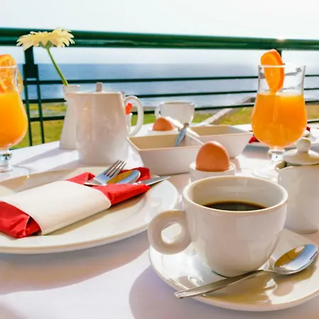 Junior Otel Íria